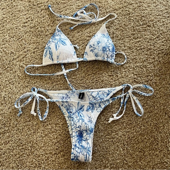 Bikini - Picture 1 of 2